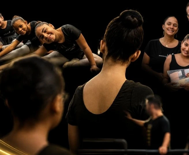 <em>Movimento que educa, cultura que inspira e a&ccedil;&otilde;es que</em> <br /><strong>Transformam vidas.</strong>