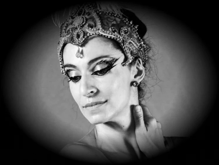 <em>Professora Ballet</em><br /><strong>Clássico e Ensaiadora</strong>